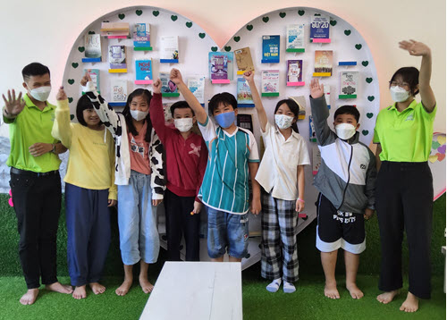 Tự tin nói tiếng Anh trước ống kính (đạt trình độ từ Movers trở lên)